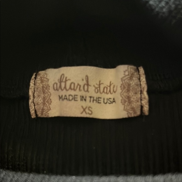 Altar'd State Turtle Neck Crop Black Top. Long Sleeves. XS very good condition - Picture 3 of 8